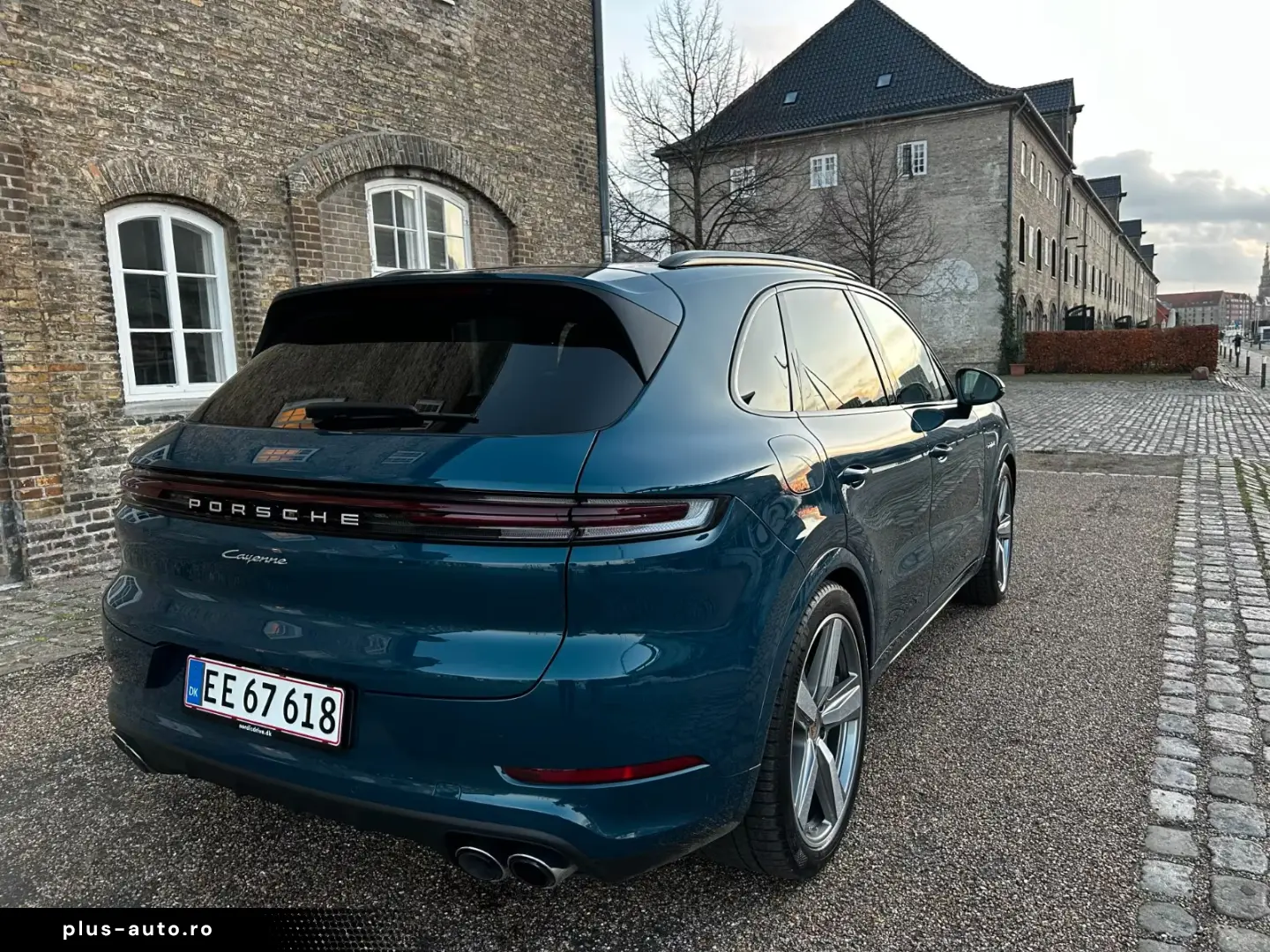 Porsche Cayenne E-Hybrid 18 w seats  BOSE