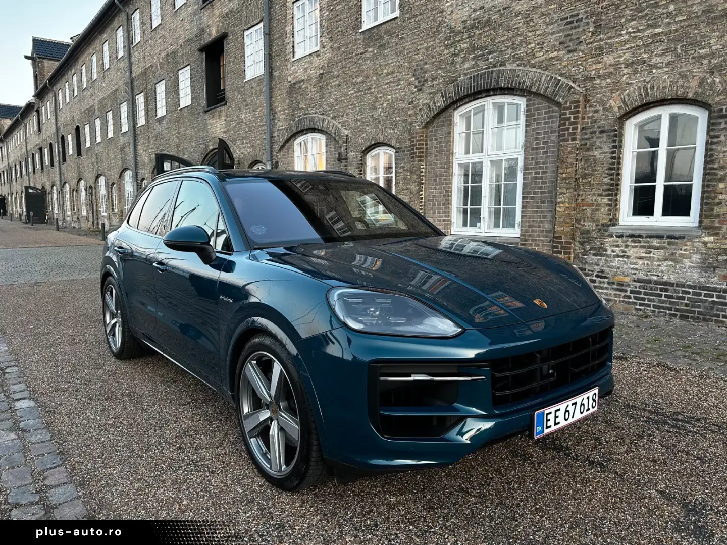 Porsche Cayenne E-Hybrid 18 w seats  BOSE