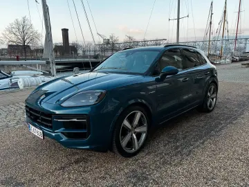 Porsche Cayenne E-Hybrid 18 w seats  BOSE