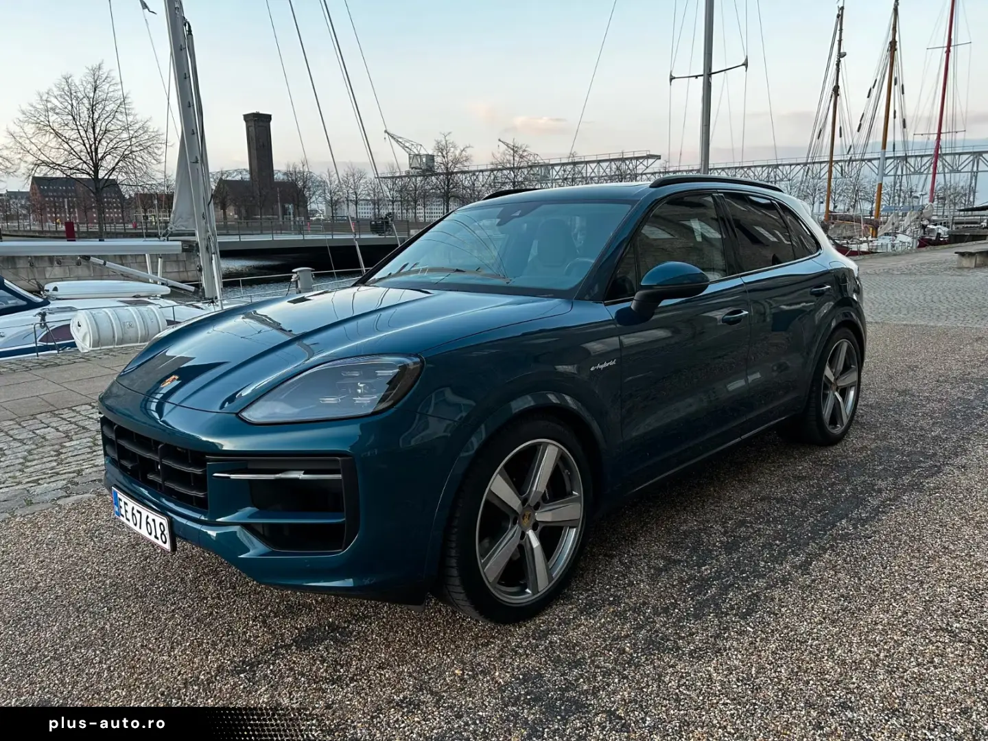 Porsche Cayenne E-Hybrid 18 w seats  BOSE