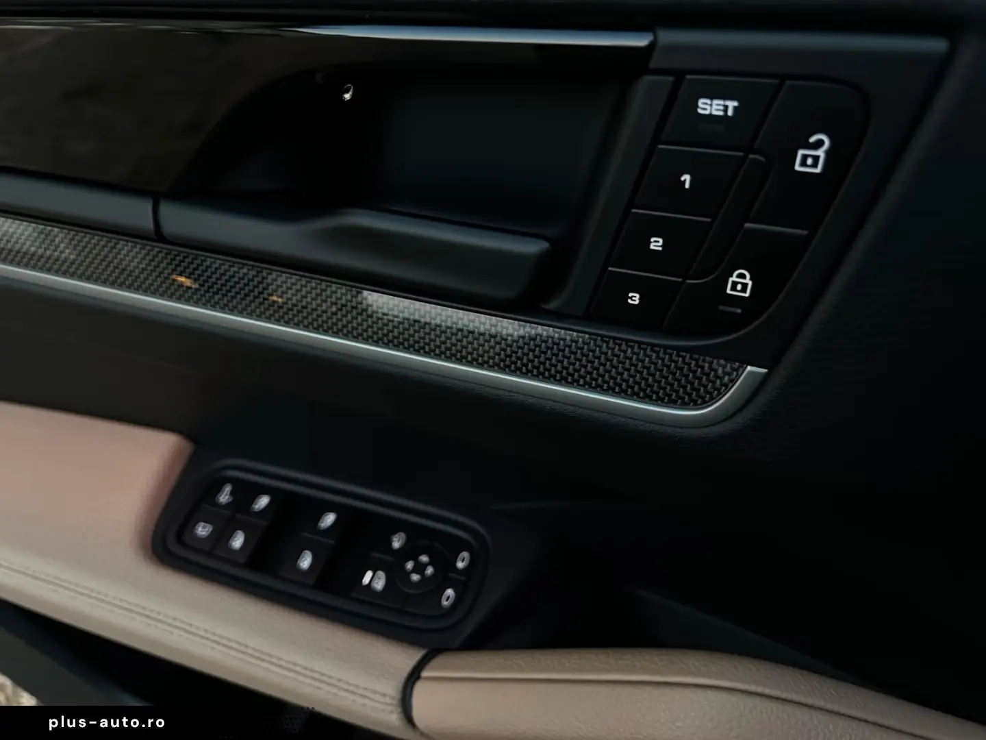 Porsche Cayenne E-Hybrid 18 w seats  BOSE