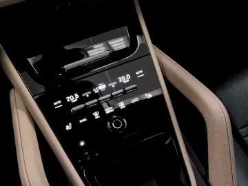 Porsche Cayenne E-Hybrid 18 w seats  BOSE