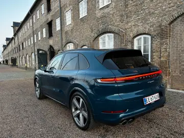 Porsche Cayenne E-Hybrid 18 w seats  BOSE