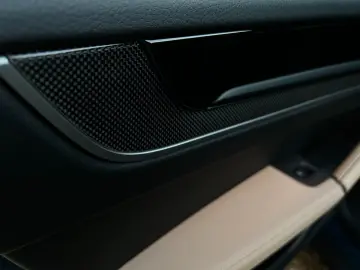 Porsche Cayenne E-Hybrid 18 w seats  BOSE