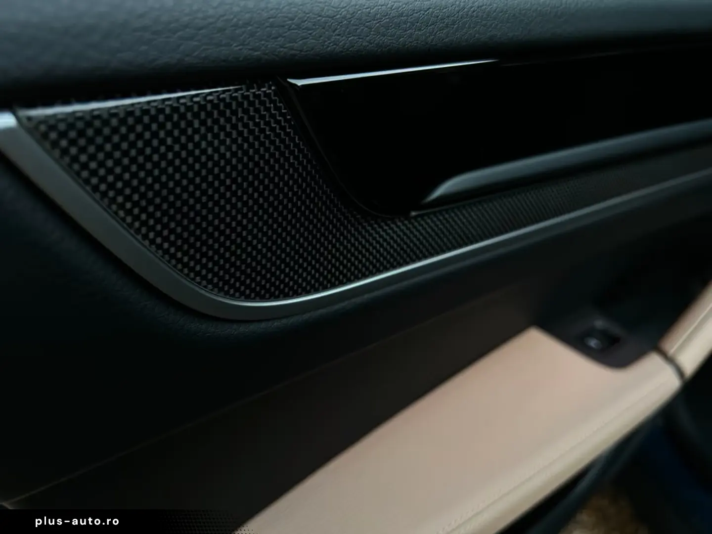 Porsche Cayenne E-Hybrid 18 w seats  BOSE