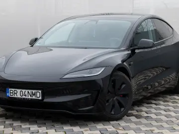 Tesla Model 3 Performance