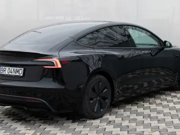 Tesla Model 3 Performance