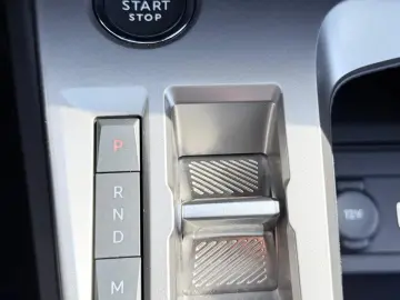 Peugeot 308 BlueHDi Style Fab.- 01.2025 1.5 Diesel 130 Cp