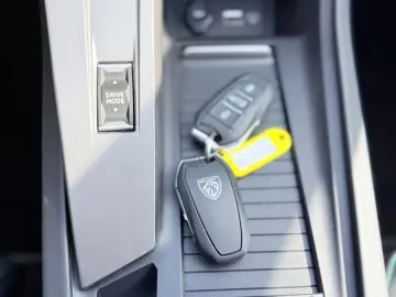 Peugeot 308 BlueHDi Style Fab.- 01.2025 1.5 Diesel 130 Cp