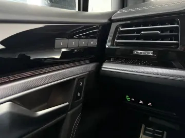 Volkswagen Touareg R-Line 4M MATRIX