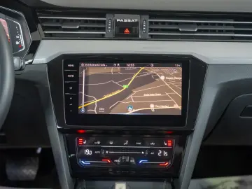 Volkswagen Passat Variant Business 2.0 TDI Dsg BlueMotion