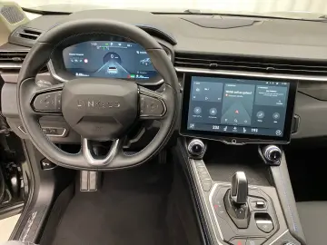 LYNC AND CO 01 1.5 TD PHEV