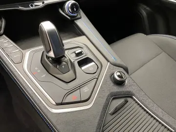 LYNC AND CO 01 1.5 TD PHEV