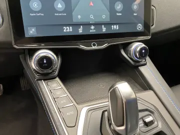 LYNC AND CO 01 1.5 TD PHEV