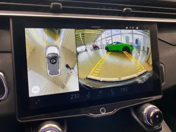 LYNC AND CO 01 1.5 TD PHEV