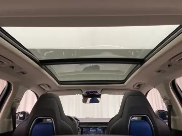 LYNC AND CO 01 1.5 TD PHEV