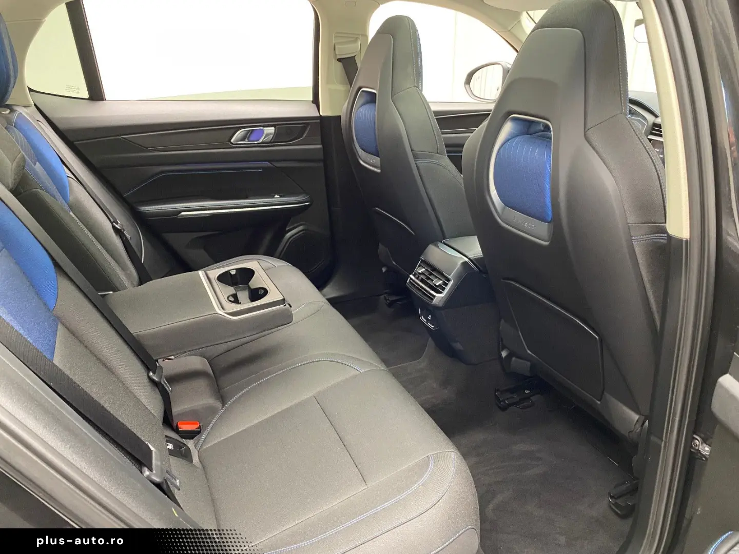 LYNC AND CO 01 1.5 TD PHEV