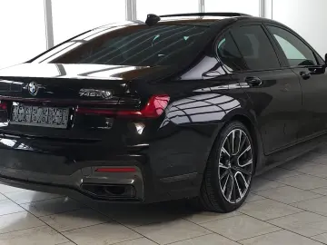 BMW 745e M Sport~ACC Lenkradheiz Massage Sitzklima
