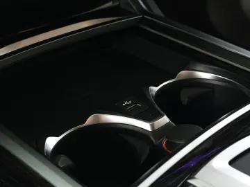 BMW 745e M Sport~ACC Lenkradheiz Massage Sitzklima