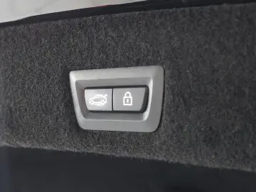 BMW 745e M Sport~ACC Lenkradheiz Massage Sitzklima