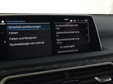 BMW 745e M Sport~ACC Lenkradheiz Massage Sitzklima