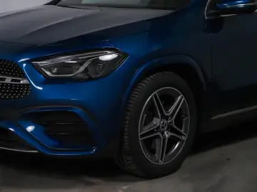 MERCEDES-BENZ GLA 200 AMG  Multibeam Panorama HUD 360