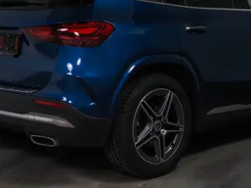 MERCEDES-BENZ GLA 200 AMG  Multibeam Panorama HUD 360