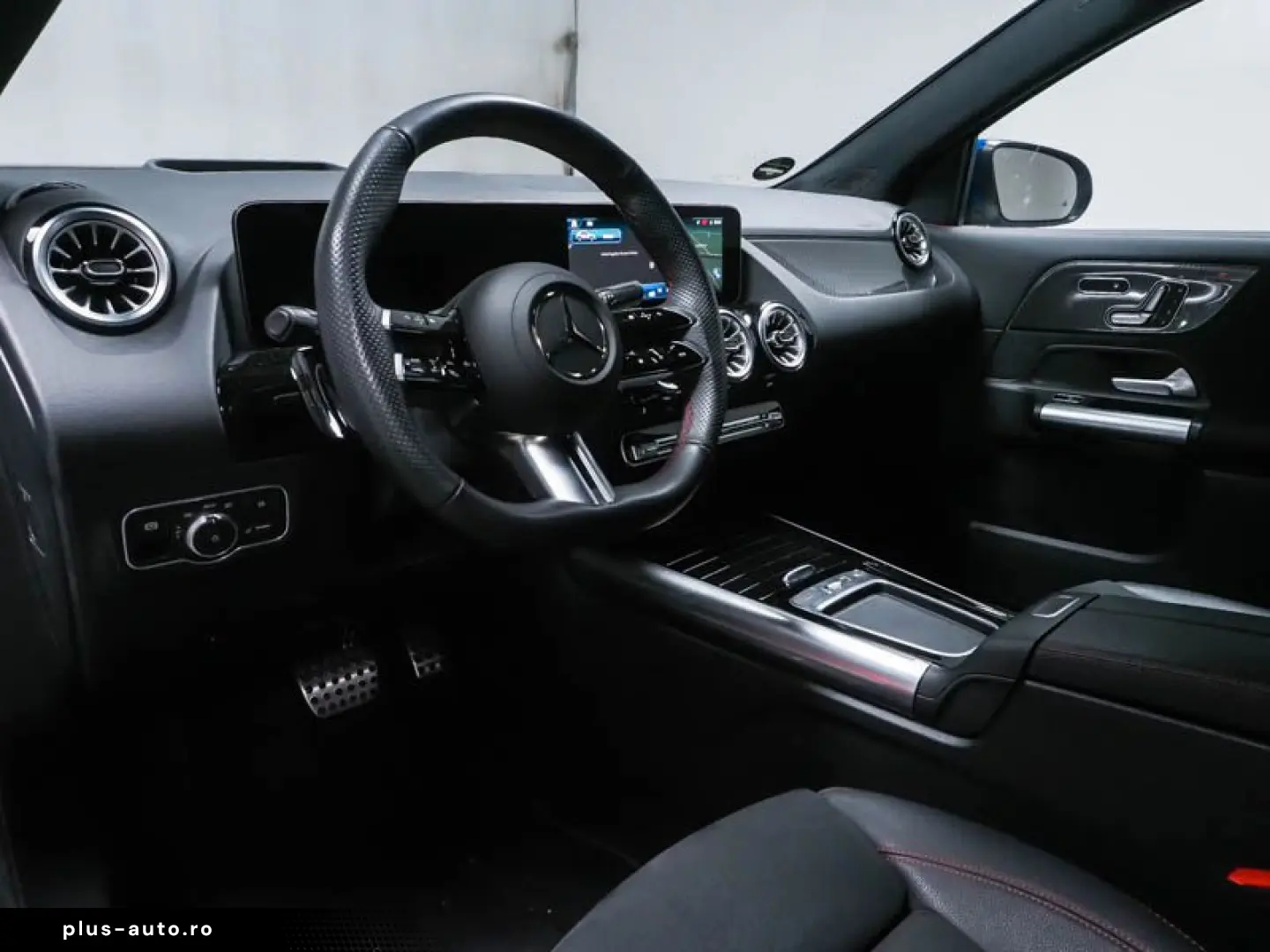 MERCEDES-BENZ GLA 200 AMG  Multibeam Panorama HUD 360