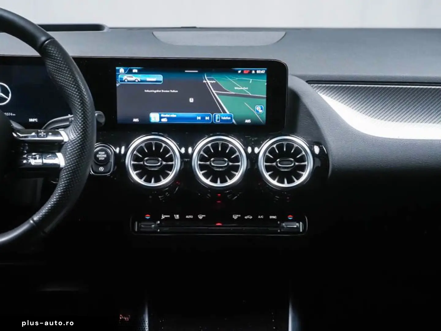 MERCEDES-BENZ GLA 200 AMG  Multibeam Panorama HUD 360