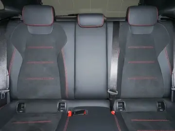 MERCEDES-BENZ GLA 200 AMG  Multibeam Panorama HUD 360