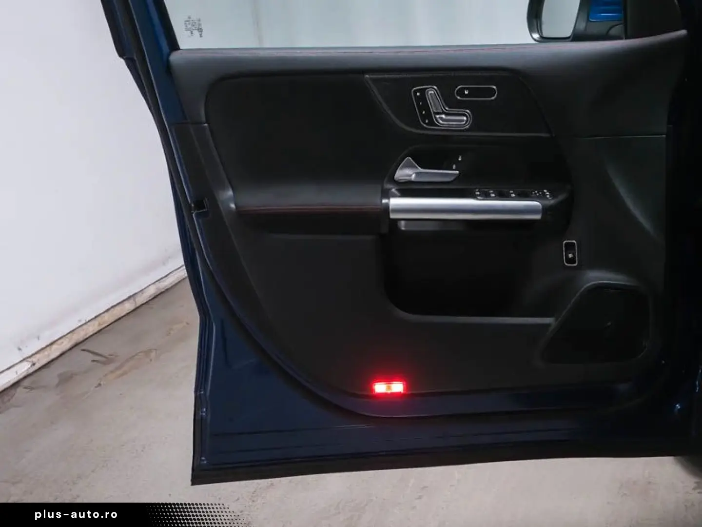 MERCEDES-BENZ GLA 200 AMG  Multibeam Panorama HUD 360