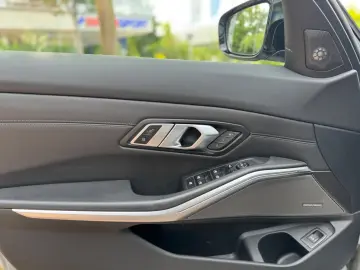 BMW M3 Cutie manuala