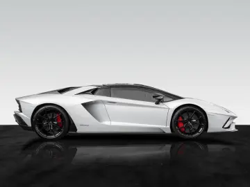 LAMBORGHINI Aventador S Roadster   Carbon Pack   1. Hand