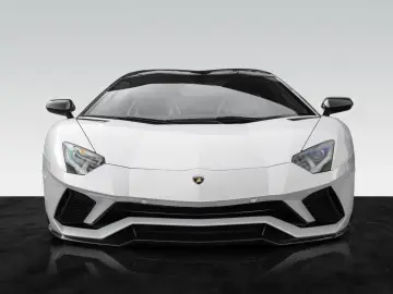 LAMBORGHINI Aventador S Roadster   Carbon Pack   1. Hand