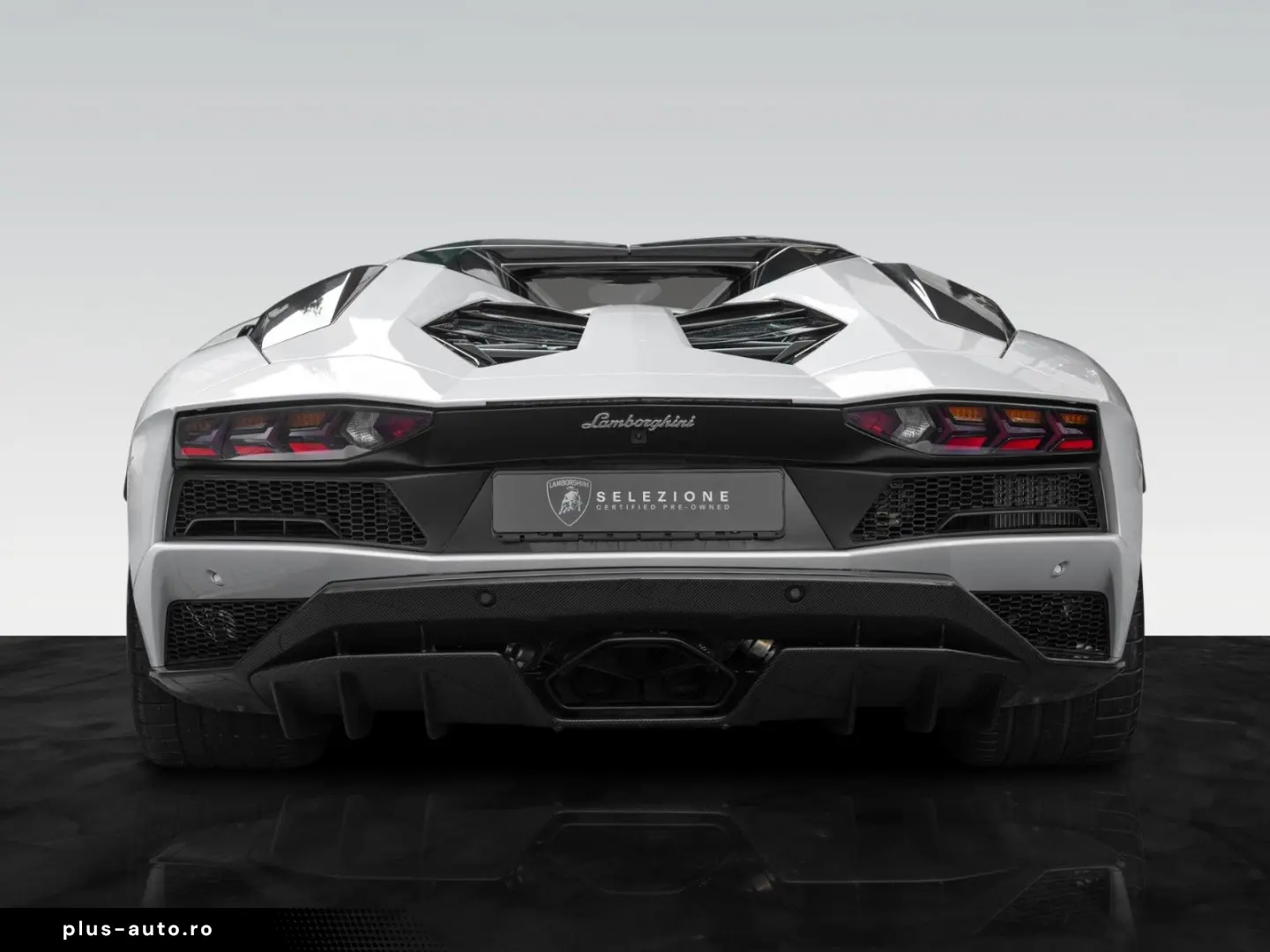 LAMBORGHINI Aventador S Roadster   Carbon Pack   1. Hand