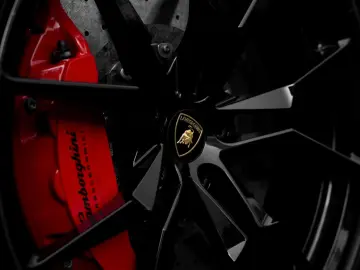 LAMBORGHINI Aventador S Roadster   Carbon Pack   1. Hand