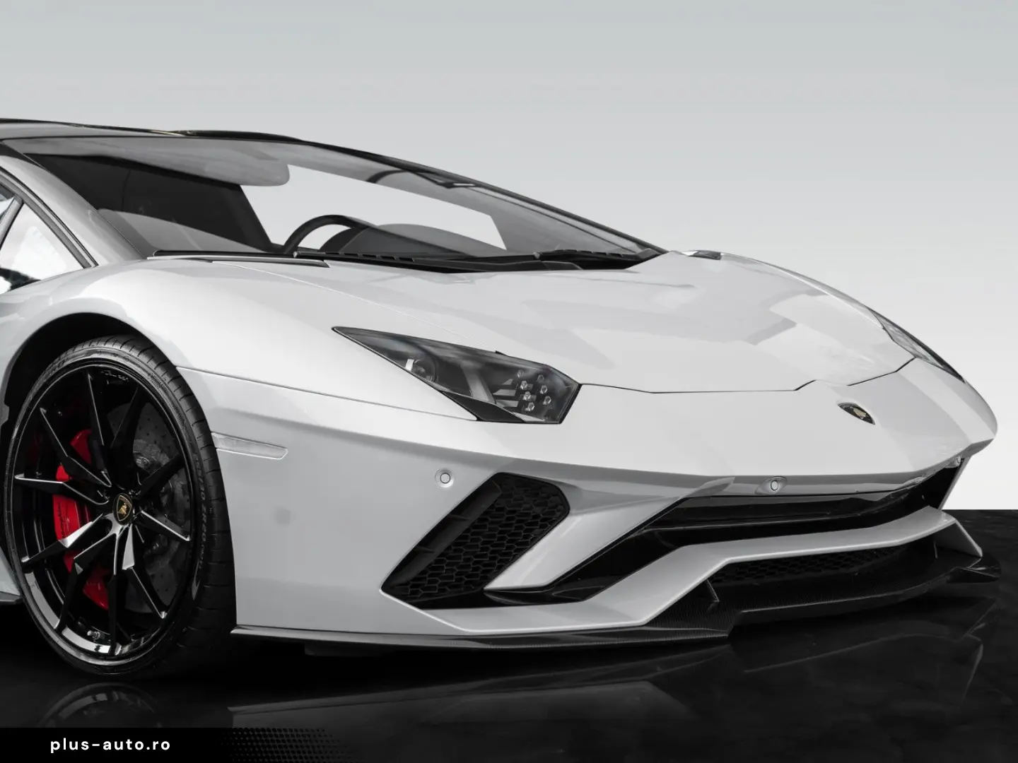 LAMBORGHINI Aventador S Roadster   Carbon Pack   1. Hand