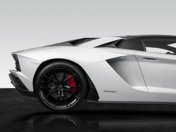 LAMBORGHINI Aventador S Roadster   Carbon Pack   1. Hand