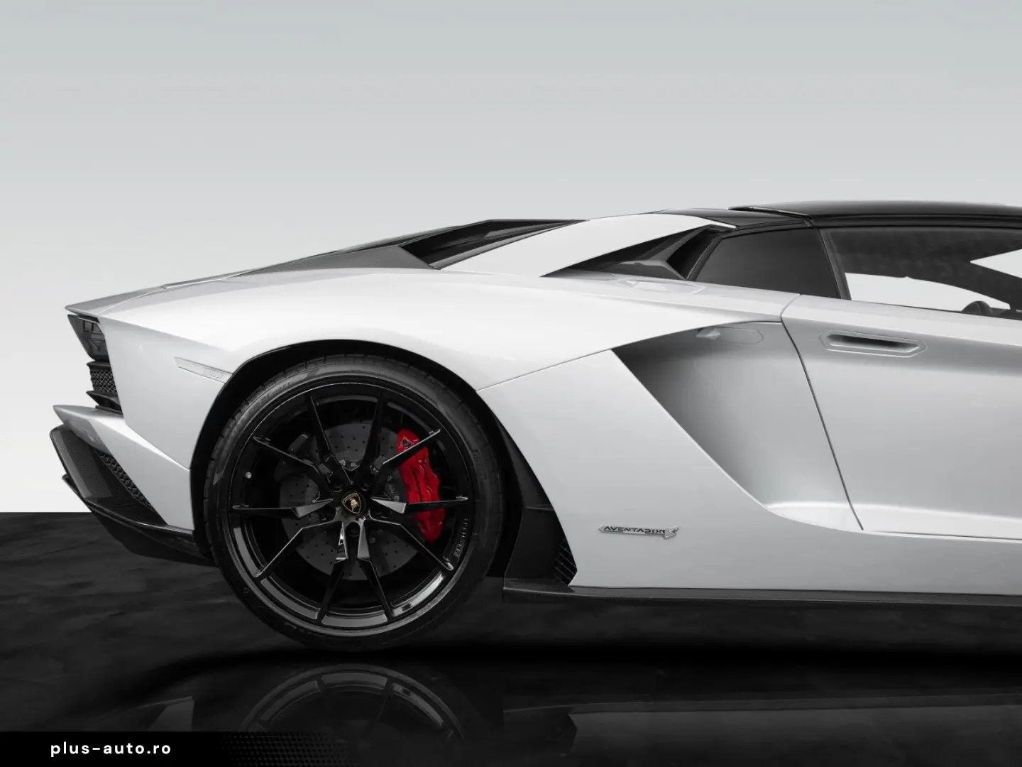 LAMBORGHINI Aventador S Roadster   Carbon Pack   1. Hand