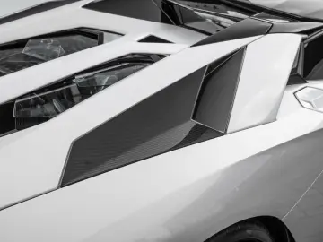 LAMBORGHINI Aventador S Roadster   Carbon Pack   1. Hand