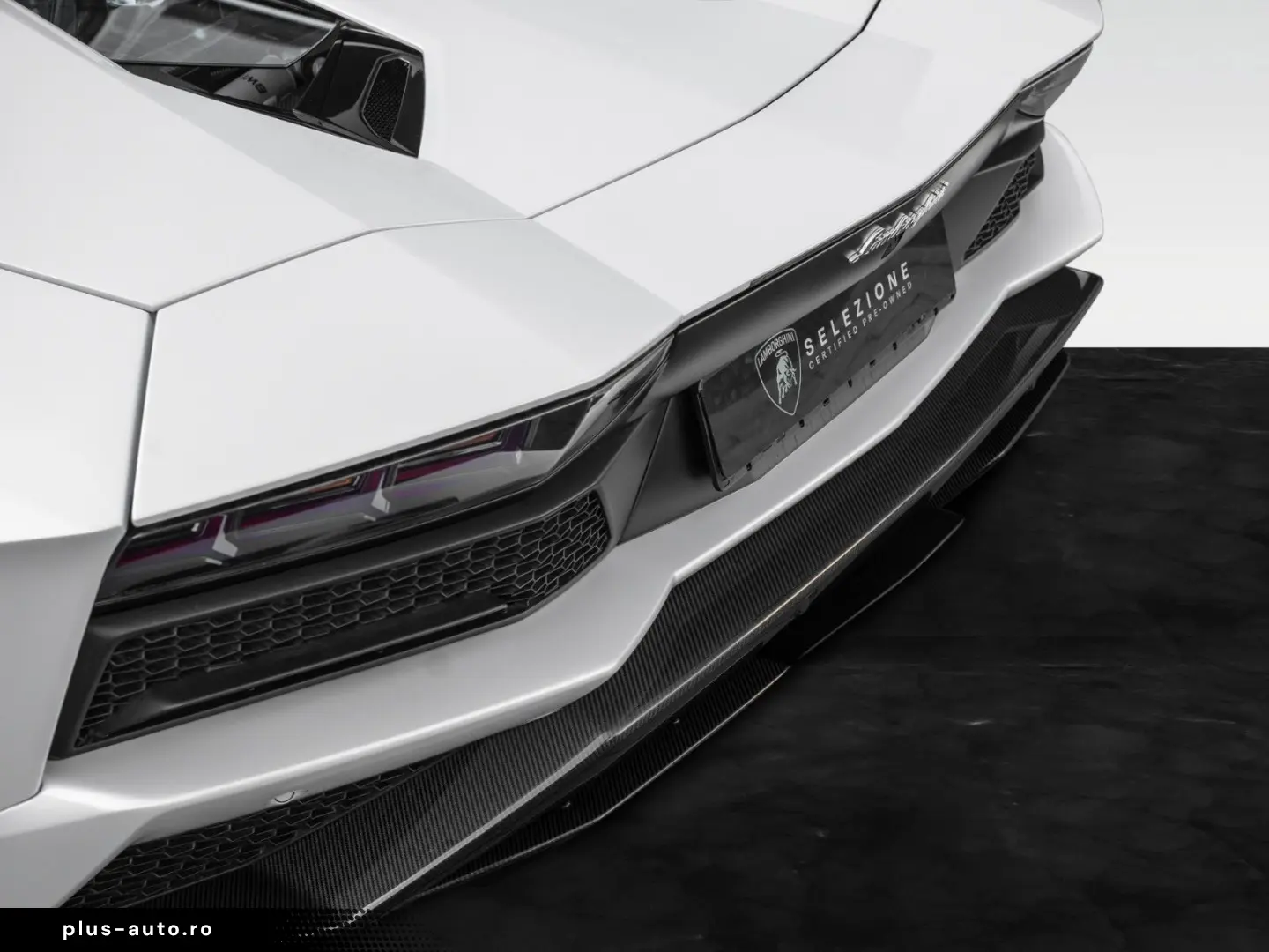 LAMBORGHINI Aventador S Roadster   Carbon Pack   1. Hand