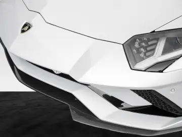 LAMBORGHINI Aventador S Roadster   Carbon Pack   1. Hand