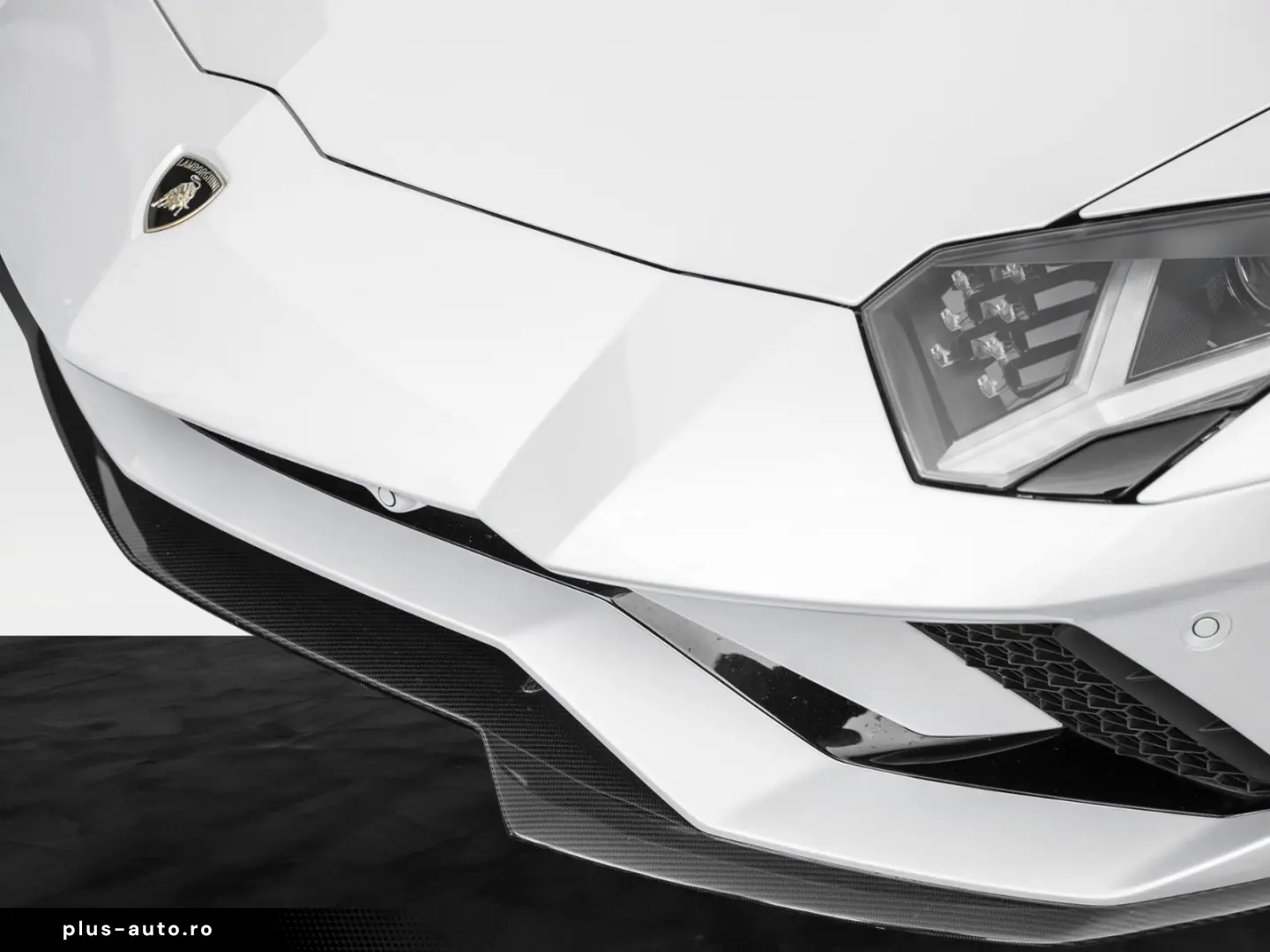 LAMBORGHINI Aventador S Roadster   Carbon Pack   1. Hand