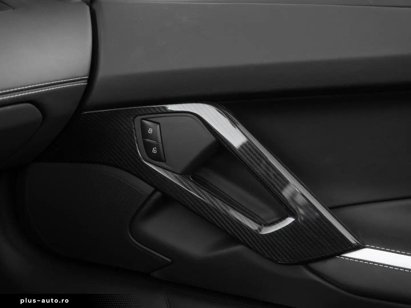 LAMBORGHINI Aventador S Roadster   Carbon Pack   1. Hand