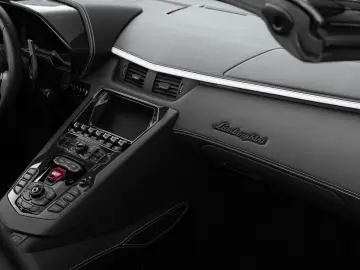 LAMBORGHINI Aventador S Roadster   Carbon Pack   1. Hand