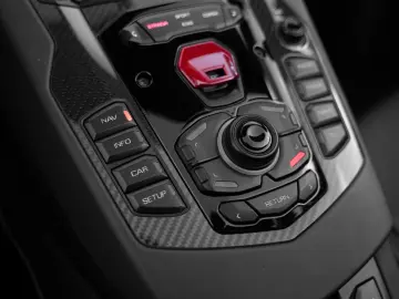 LAMBORGHINI Aventador S Roadster   Carbon Pack   1. Hand