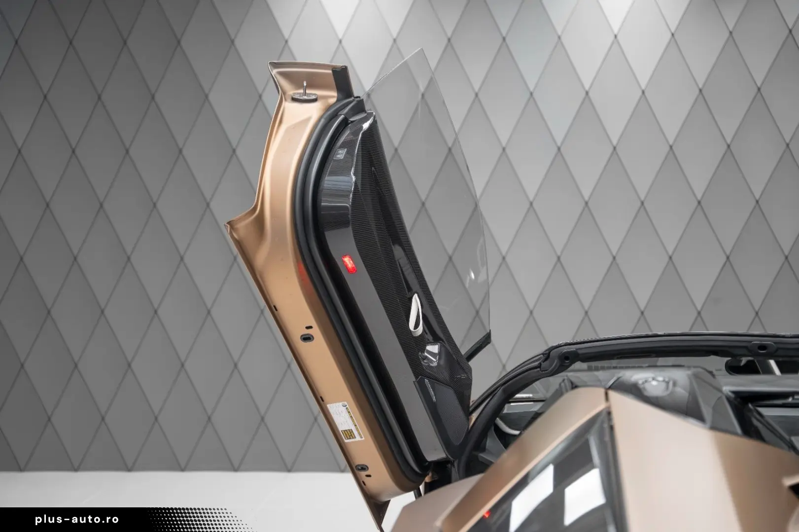 LAMBORGHINI Aventador SVJ Roadster MATT GOLD CARBON WARRANTY