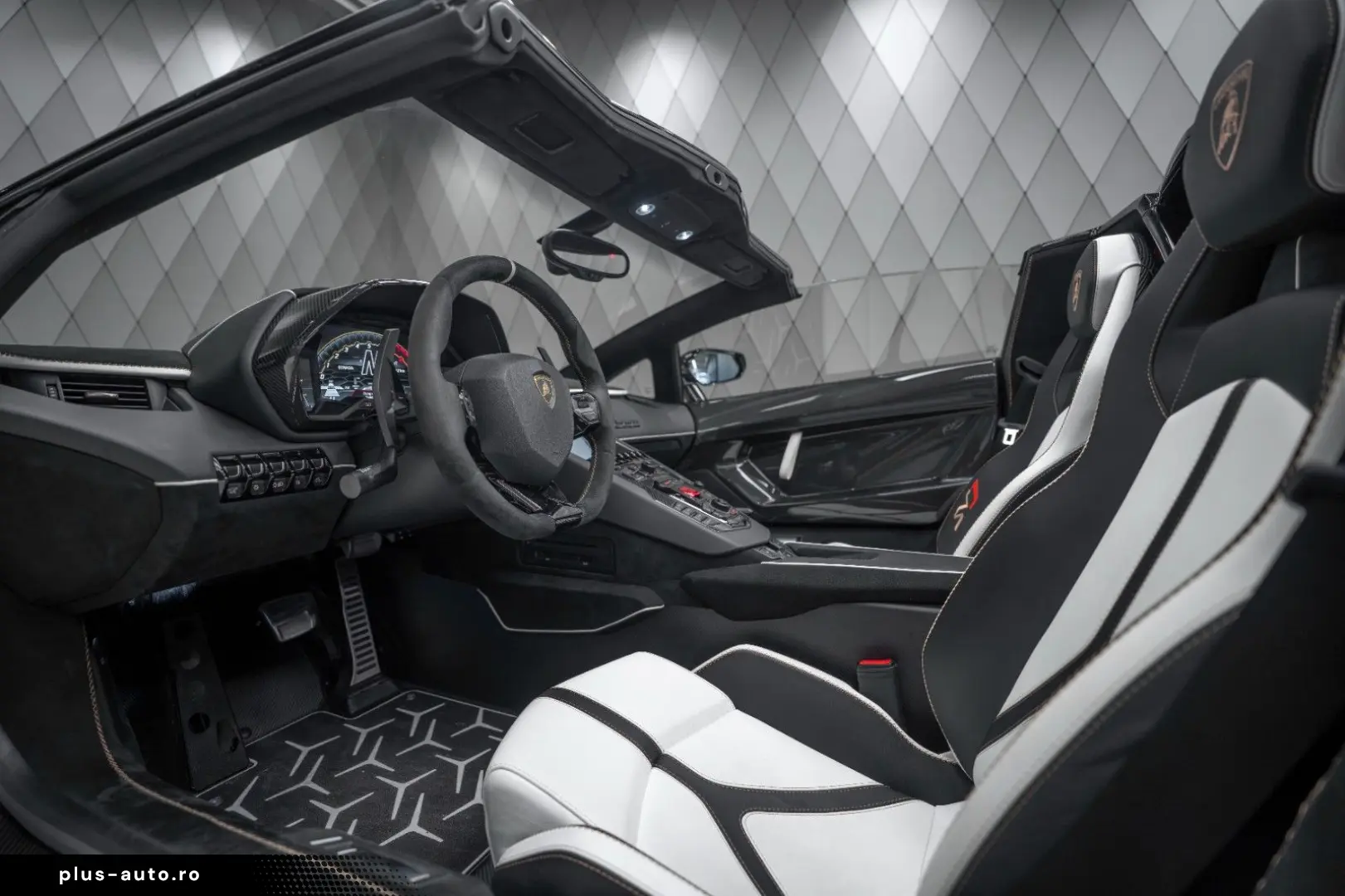 LAMBORGHINI Aventador SVJ Roadster MATT GOLD CARBON WARRANTY