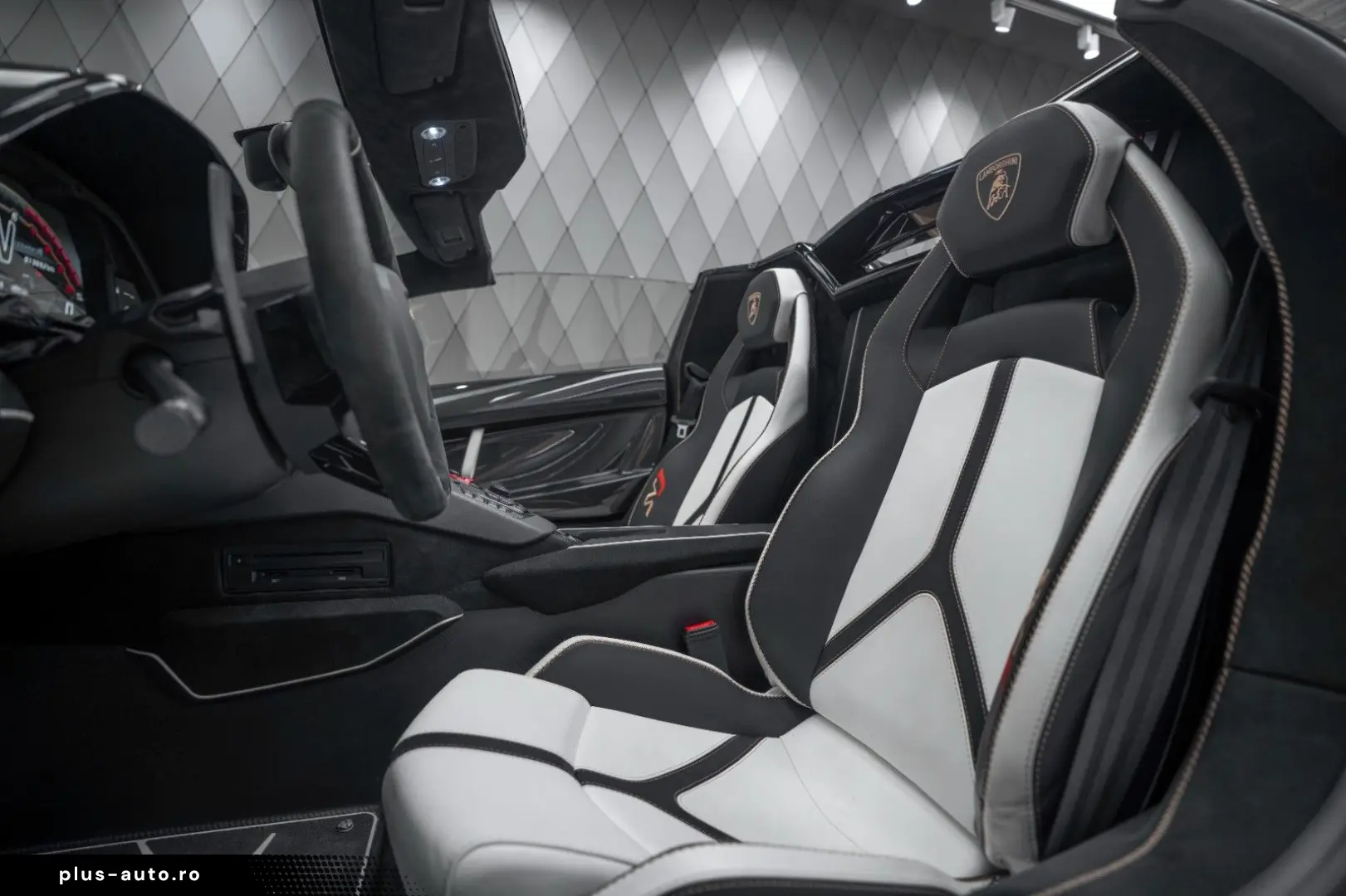 LAMBORGHINI Aventador SVJ Roadster MATT GOLD CARBON WARRANTY