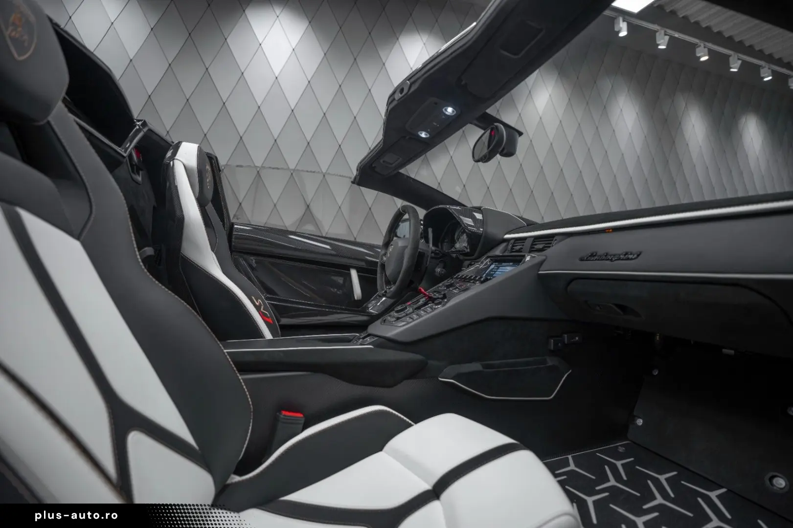 LAMBORGHINI Aventador SVJ Roadster MATT GOLD CARBON WARRANTY